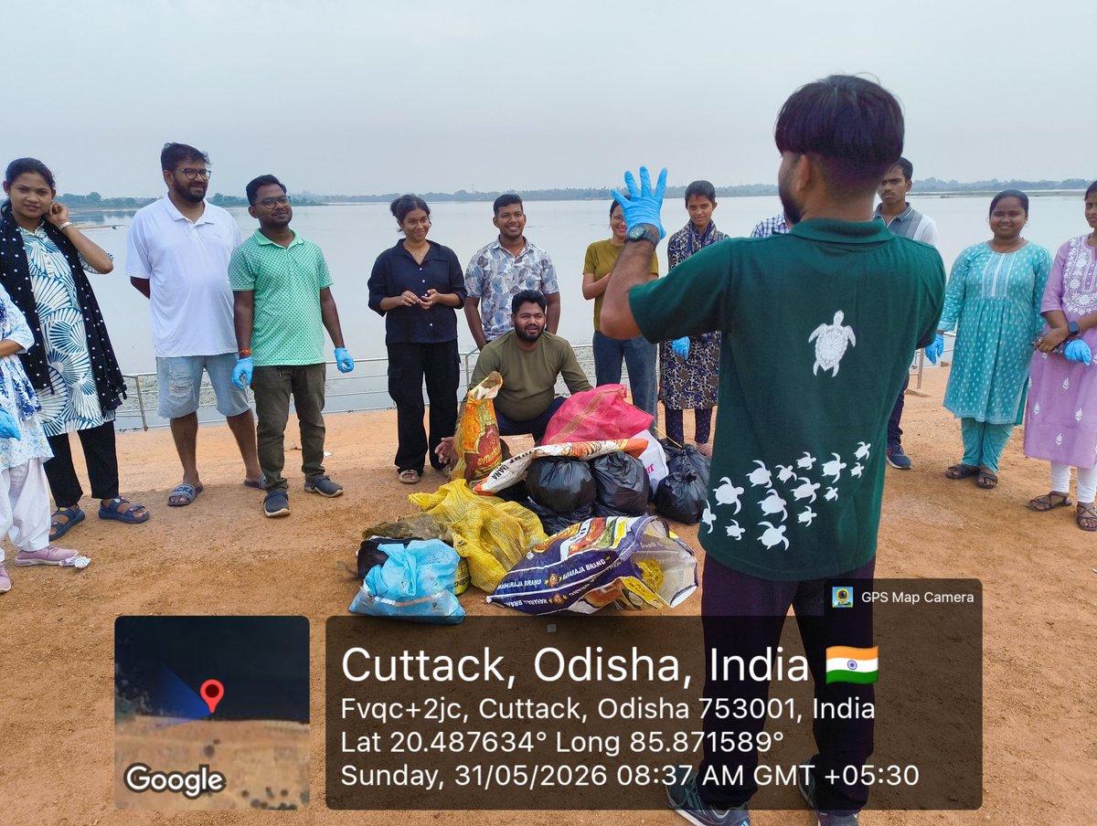 SATTVIC_SOUL's tweet photo. 📍Cuttack, Odisha 
On the eve of Environment Day Week, 21 dedicated volunteers of @SATTVIC_SOUL came together for a plogging drive at the Mahanadi River &amp; collected more than 100kg of plastic waste from the riverbank.
#EnvironmentDayWeek 
@CMCCuttack @CuttackDM @ForestDeptt https://t.co/OhviLYZPGV