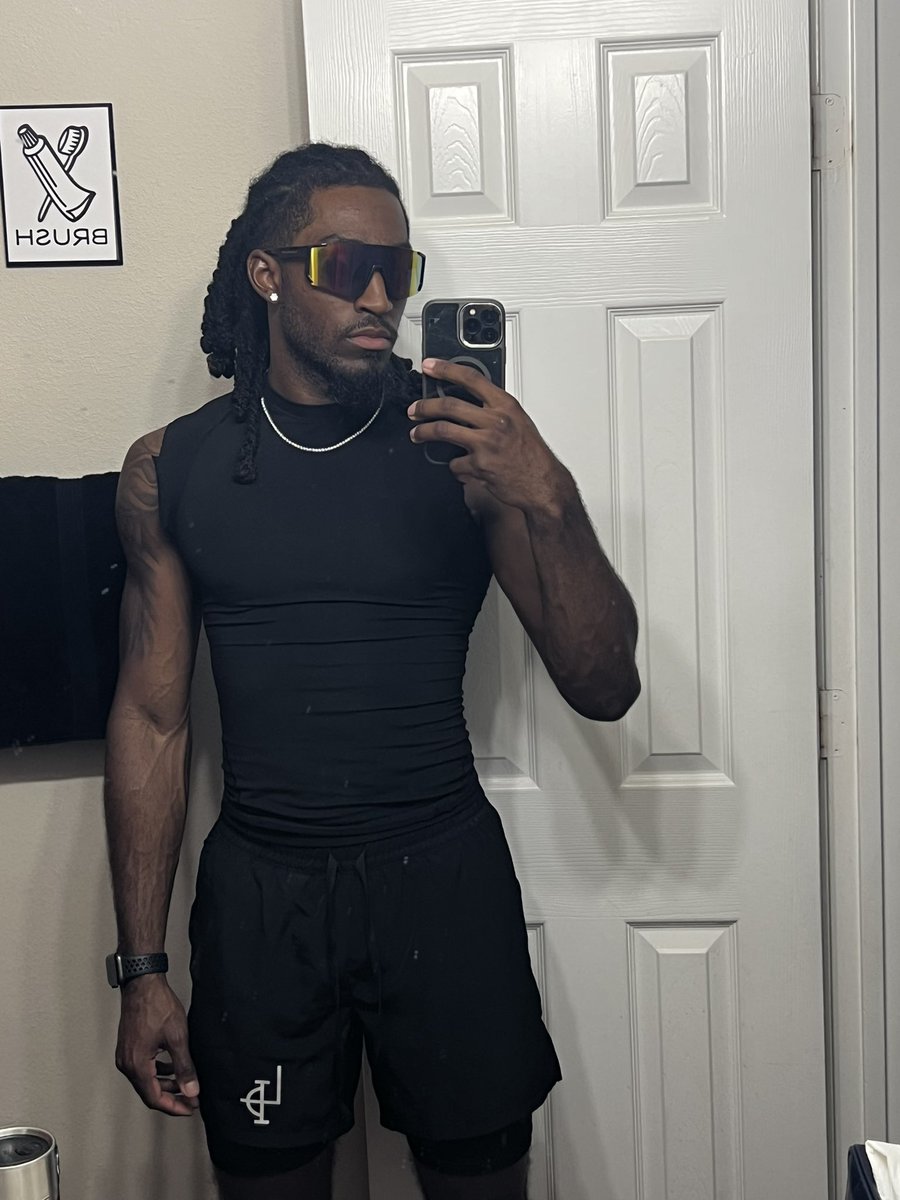 Dolo_Evan's tweet photo. 2 miles😅 https://t.co/G22XkObAV7