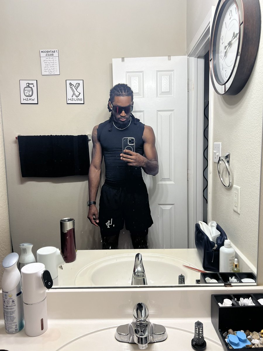 Dolo_Evan's tweet photo. 2 miles😅 https://t.co/G22XkObAV7