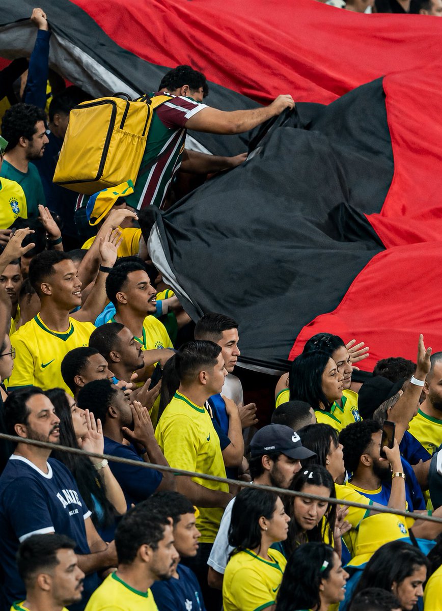 santts22_'s tweet photo. @Thaisaffc_ Máximo respeito ao amigo da organizada 99
🤦🏽‍♂️😂 https://t.co/ByDoW6fJEI
