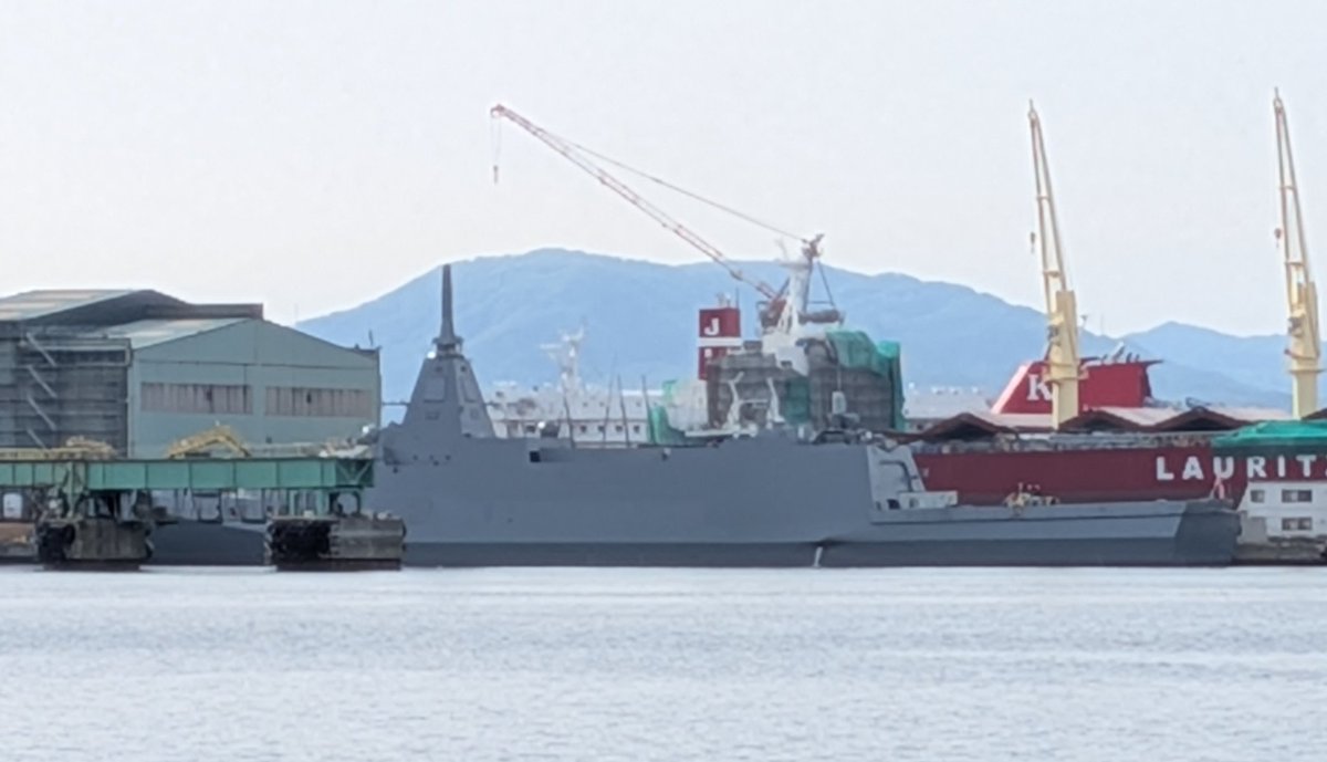88fleetJMSDF's tweet photo. #5月を写真4枚で振り返る
鉄分補給は艦活に限る https://t.co/P0JgfdjMS7