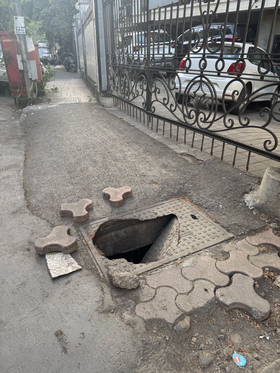 savetps6's tweet photo. @mybmc @mybmcwardKW Drain Cover broken by cleaners who cleaned the gutters now completely open. PLEASE FIX THIS URGENTLY. 
Location: Outside Juhu Prajakt Society gate. Vidyanidhi Marg, Opp Kaifi Azmi Park, Juhu, Mumbai -49. #mncdfcollective https://t.co/9f96P63zQq