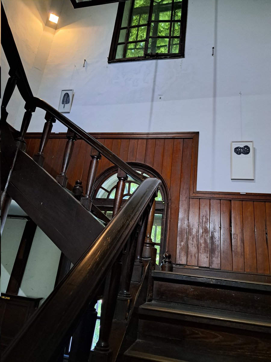 domowako's tweet photo. 石井県令邸は盛岡でもっとも古いレンガ造りの洋館。普段は内部公開していないらしい。この日はたまたま運良く個展が開かれていて見学できました。
地下から屋根裏部屋までフルに使っての作品展示。文化財のこういう使い方、niceです。 https://t.co/1QlHzQzeEs