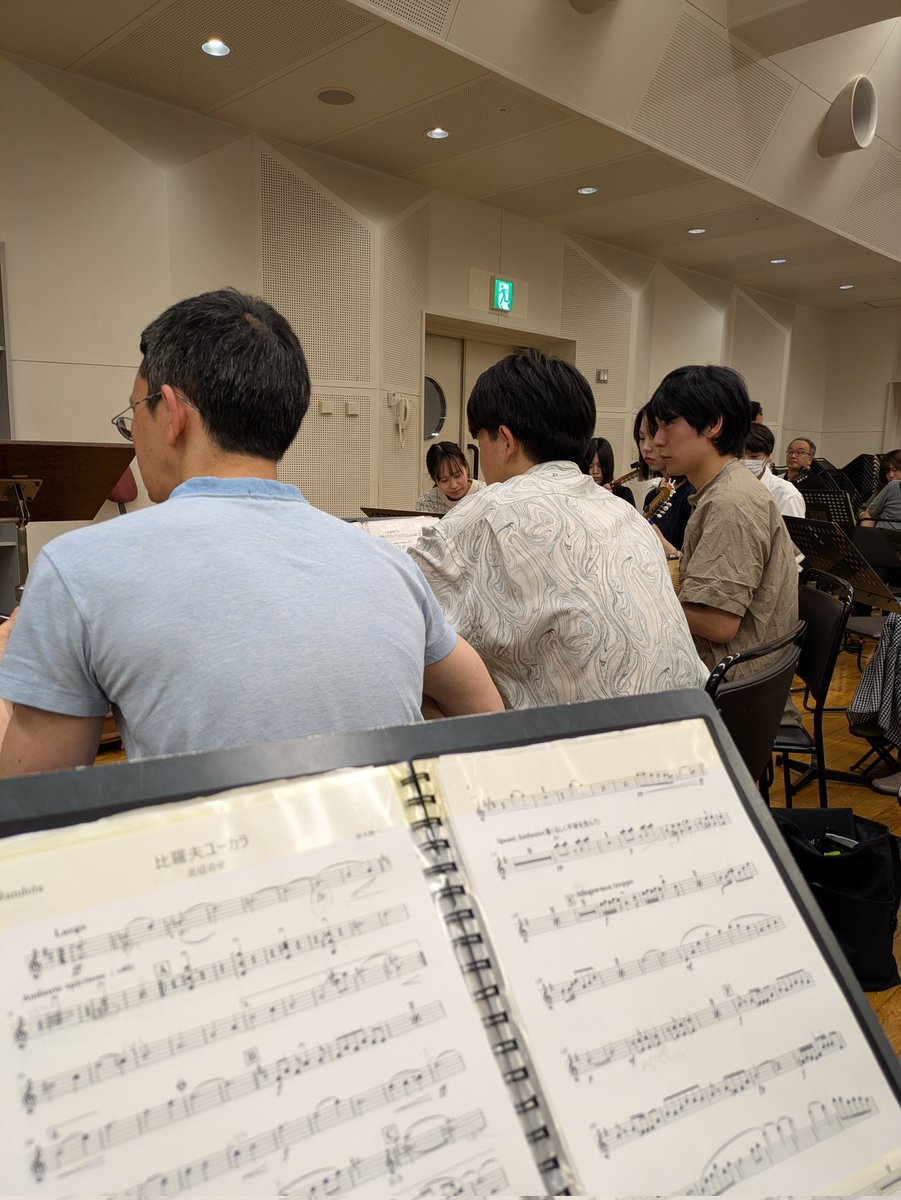 chuo_mandolin's tweet photo. 昨日は賛助出演してくださる方との合わせ練習でした！
管打楽器が加わると音の厚みが増して、曲の雰囲気もぐっと変わるのを感じました✨

気づけば本番まであと1週間！
よりよい演奏を目指して、がんばります！

詳細とチケットはこちらから⬇️
https://t.co/n3dY8MwEEk

 #CUMC  #マンドリン https://t.co/wBkIHHL6rQ