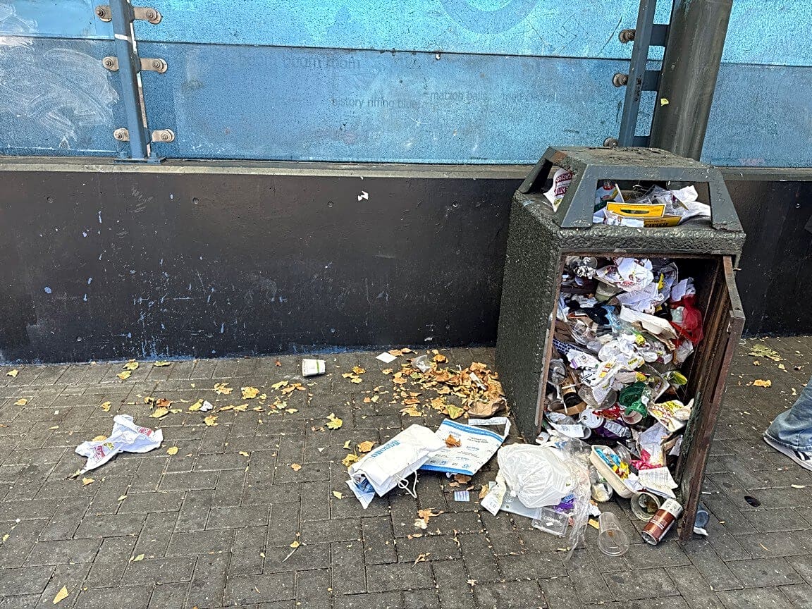 solve_sf's tweet photo. A couple of the 789 trash reports from today (so far). https://t.co/avn2bPOE0A