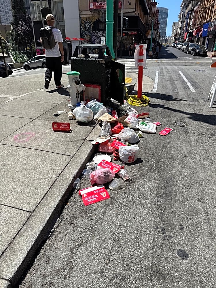 solve_sf's tweet photo. A couple of the 789 trash reports from today (so far). https://t.co/avn2bPOE0A
