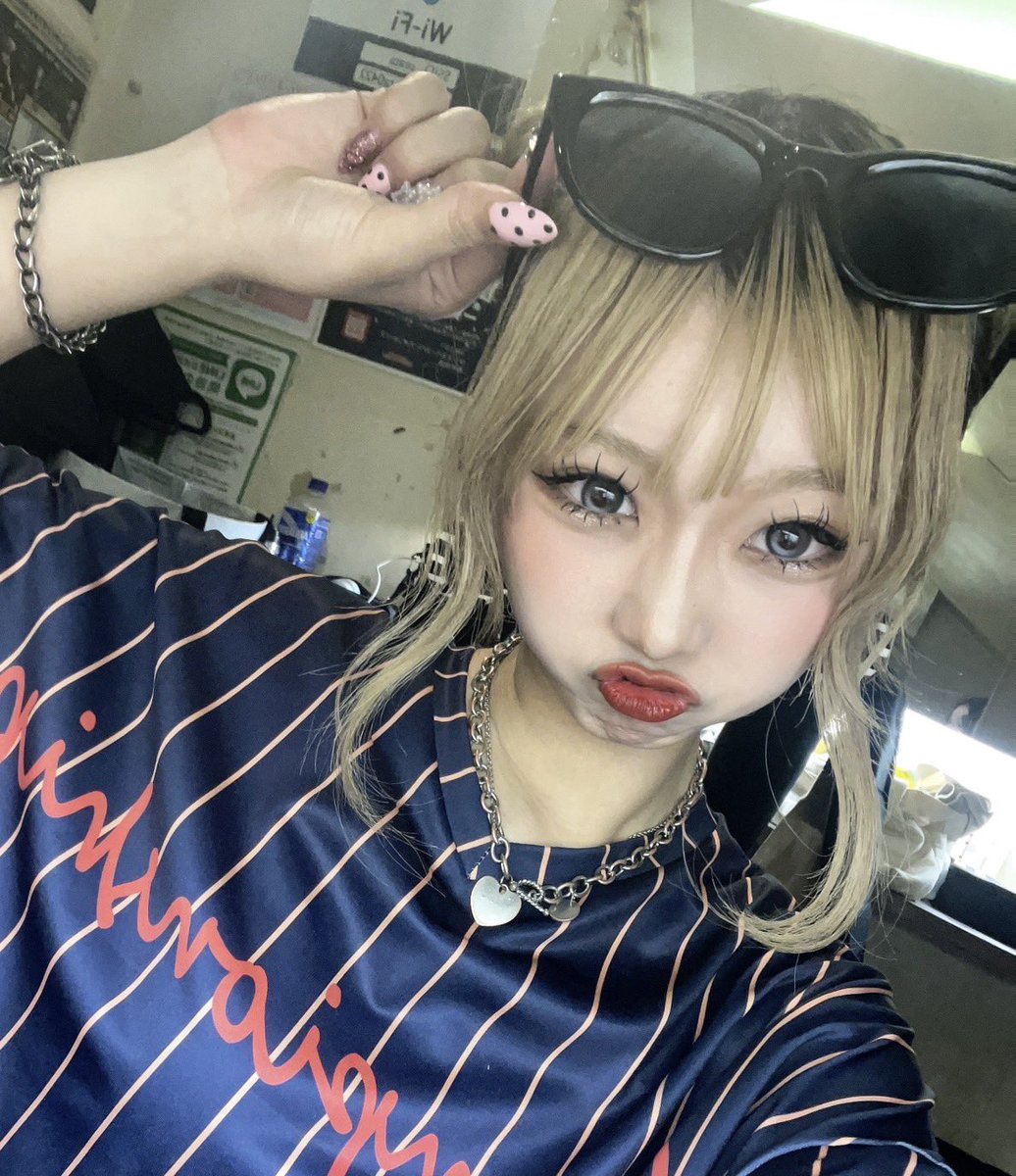 neostage_jp's tweet photo. .˚*. NEOLOG .*˚.
やっほー🙌
今日から6月がSTART☔️🐌
上半期ラストの1ヶ月らしい😵💫
早いなぁ〜
今月もたくさんみんなと思い出作れますように📷💭💓
#NEOSTAGEPROJECT #NEOLOG
#ネオステージプロジェクト #ネオプロ
#椎名璃心 https://t.co/XGEX9Y0dHw