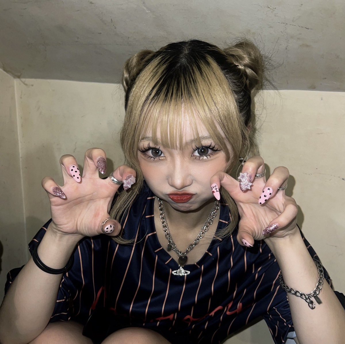 neostage_jp's tweet photo. .˚*. NEOLOG .*˚.
やっほー🙌
今日から6月がSTART☔️🐌
上半期ラストの1ヶ月らしい😵💫
早いなぁ〜
今月もたくさんみんなと思い出作れますように📷💭💓
#NEOSTAGEPROJECT #NEOLOG
#ネオステージプロジェクト #ネオプロ
#椎名璃心 https://t.co/XGEX9Y0dHw