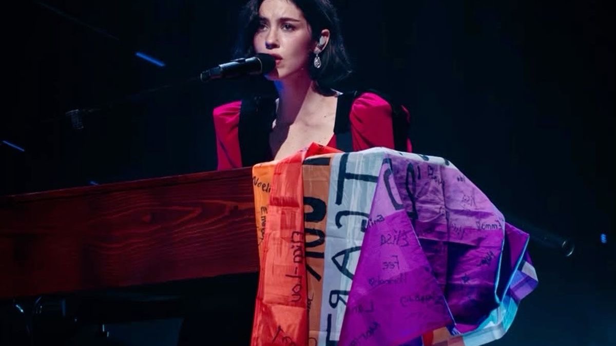 finallyclean_'s tweet photo. happy pride month 🤍 https://t.co/W1JcgS8KFJ