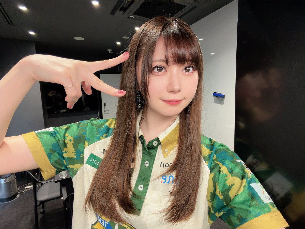 東城りお tweet media
