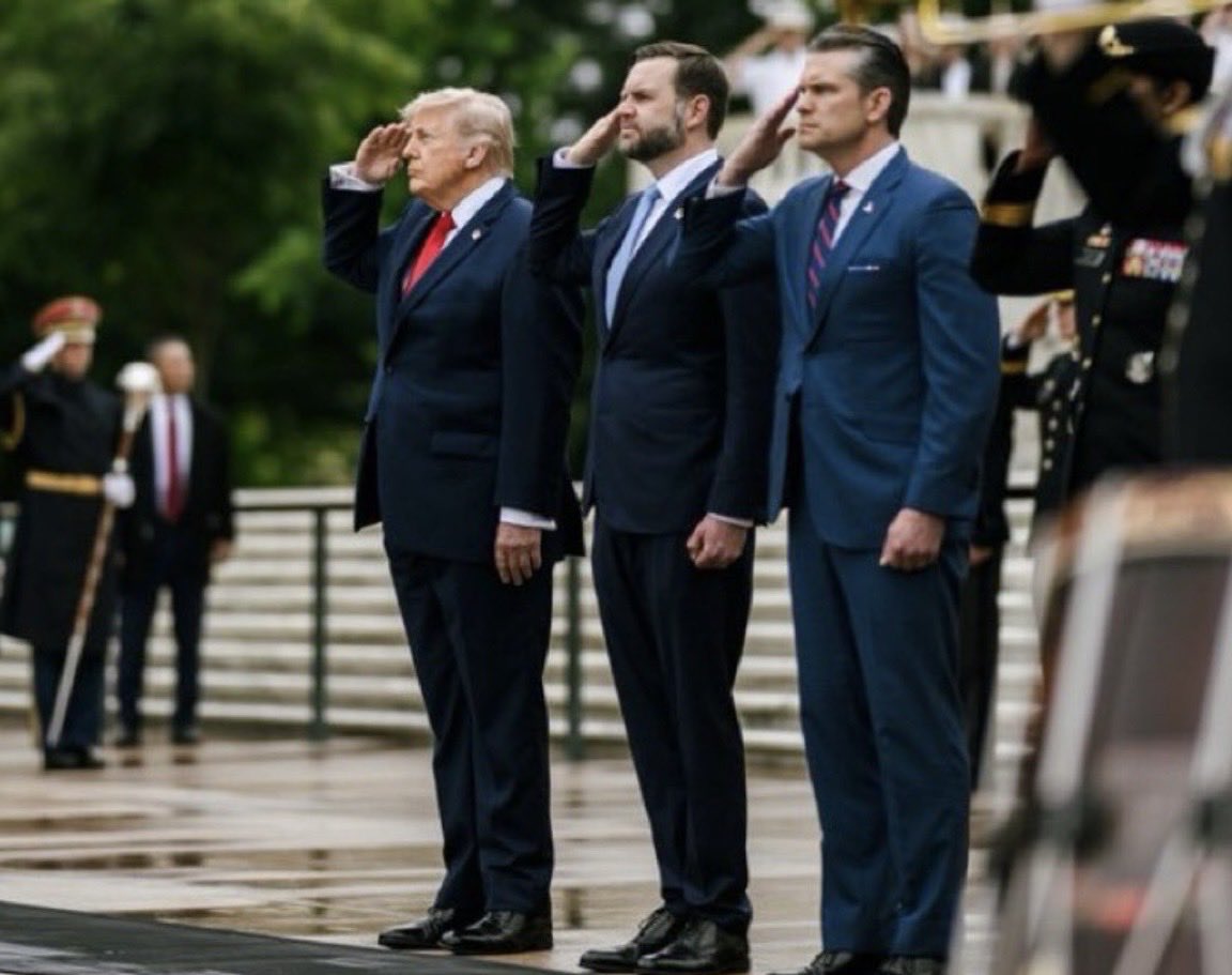 thewriterme's tweet photo. This is what real leadership looks like. https://t.co/0Zvd3RXXvU