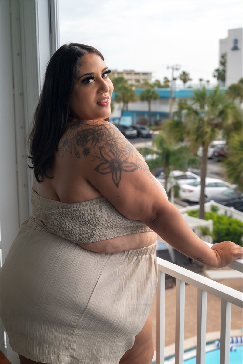 Fancytheeboss1's tweet photo. On the balcony ? https://t.co/Il0NgW64U8