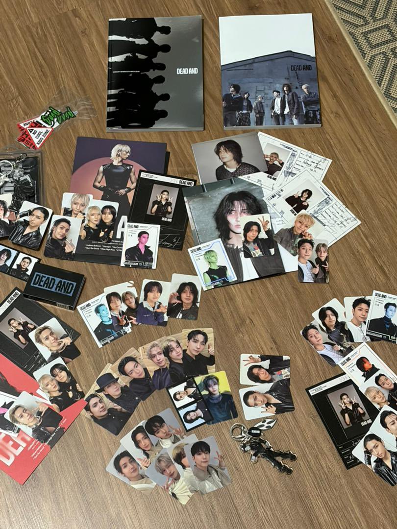 ohseunqmin's tweet photo. finally got to unbox our albums ohohohohohoho we’re so happy with our pulls😭😭😭 once again thank you @wonjaekstore for being a great GO master!!🫶🏼✨✨ we’re ready for the xcape merch💅🏼 https://t.co/SsySijtmvg