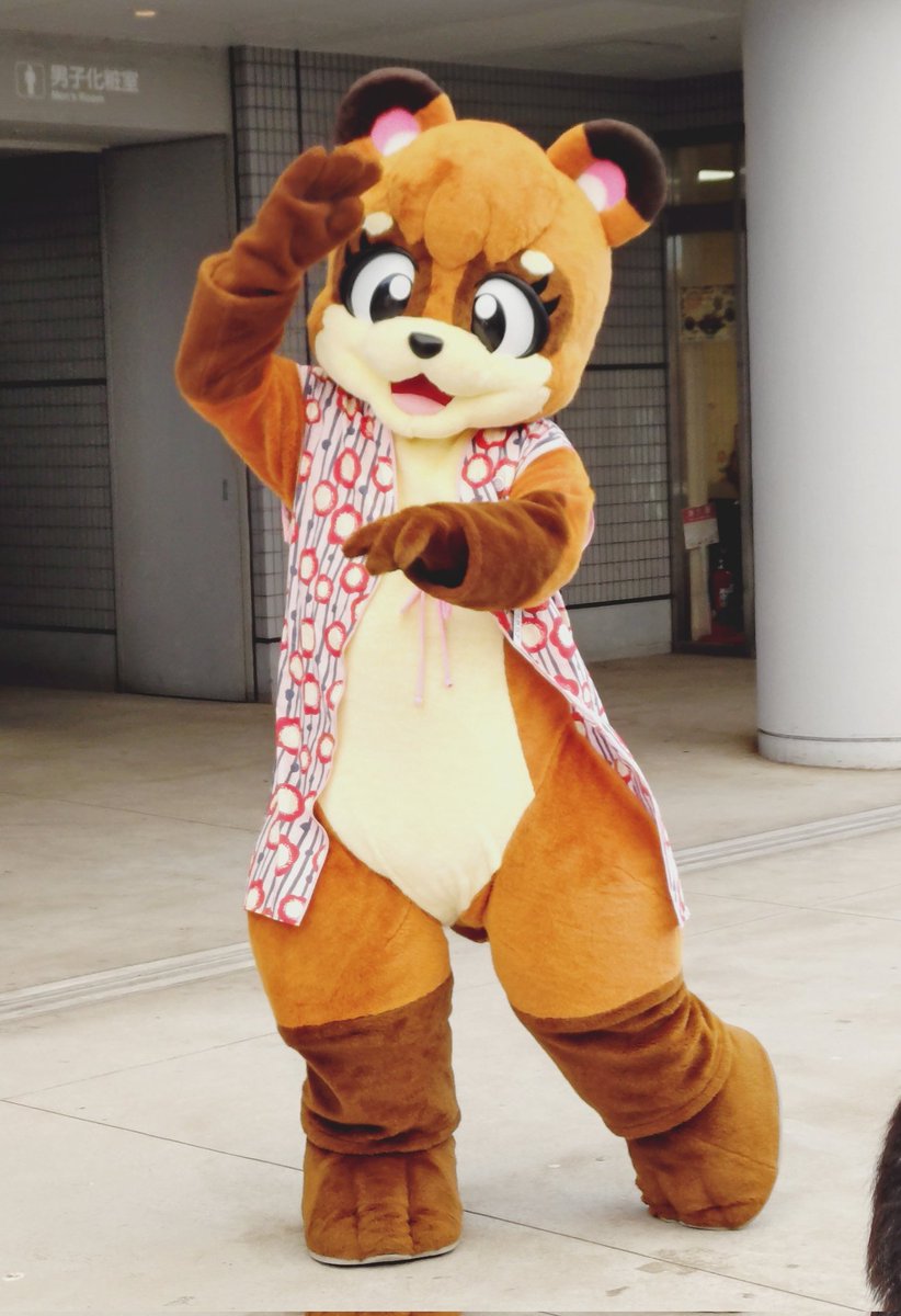 achamoorange's tweet photo. 土曜日は金長神社のたぬみちゃんの追加参加が発表された #ごほうび浪漫博 。初対面のたぬみちゃん、ダンスはキレッキレだったしブースで「金長神社に行ったことがある」って言ったらとっても温かく抱きしめてくれて泣きそうになった😭金長神社にお参りに行ったのは12年前の事。また小松島に行きたい！ https://t.co/9xjVNbxz7m