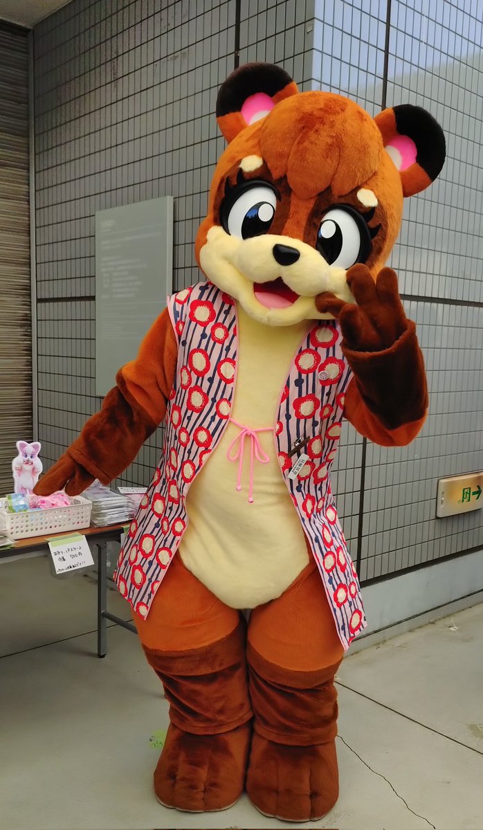 achamoorange's tweet photo. 土曜日は金長神社のたぬみちゃんの追加参加が発表された #ごほうび浪漫博 。初対面のたぬみちゃん、ダンスはキレッキレだったしブースで「金長神社に行ったことがある」って言ったらとっても温かく抱きしめてくれて泣きそうになった😭金長神社にお参りに行ったのは12年前の事。また小松島に行きたい！ https://t.co/9xjVNbxz7m