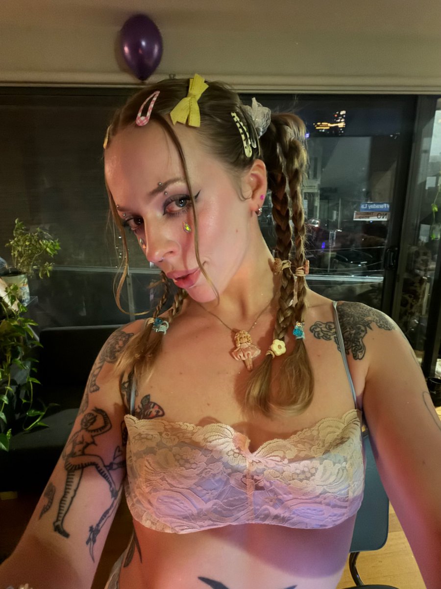 accessfifi's tweet photo. I am sweet but I can also be mean. in any order you like 💓🦐 https://t.co/3w3Yal69x5