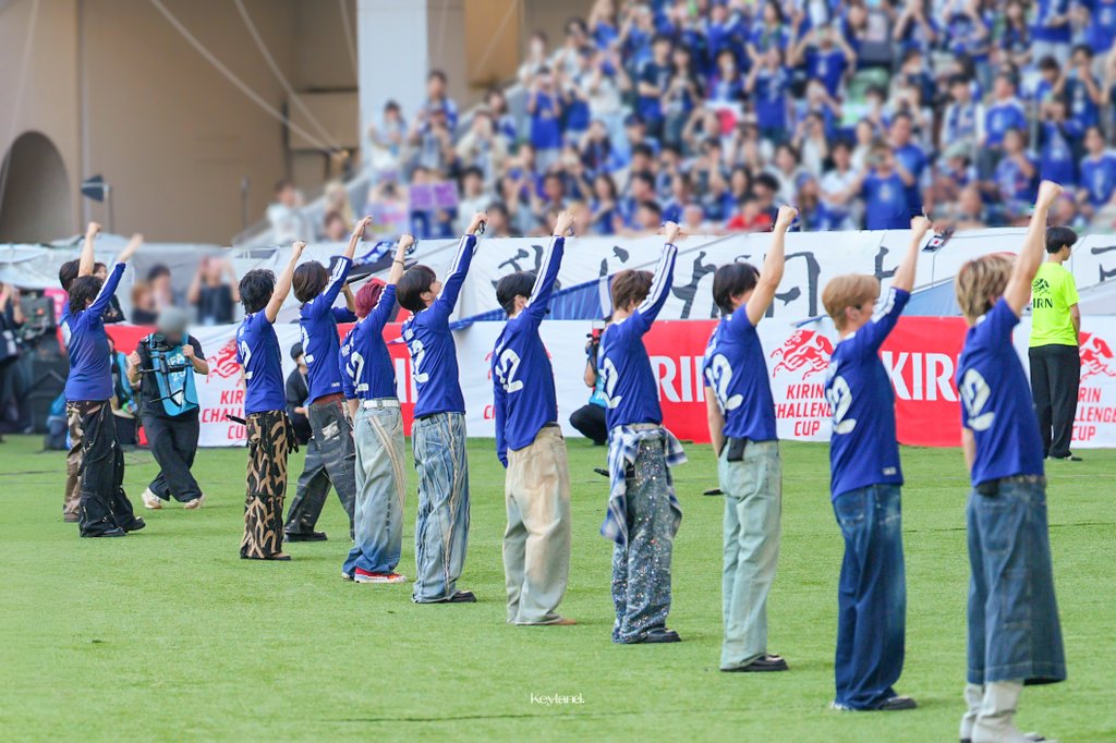 KEYLAND_'s tweet photo. #JI_BLUE のみなさんがサッカー日本代表を盛り上げてくださってとてもとても嬉しかった！顔が良くてサッカー好きなんて最高です💯引き続きW杯の応援よろしくお願いします🫶🏻⚽💙 https://t.co/nlplgvu6wp