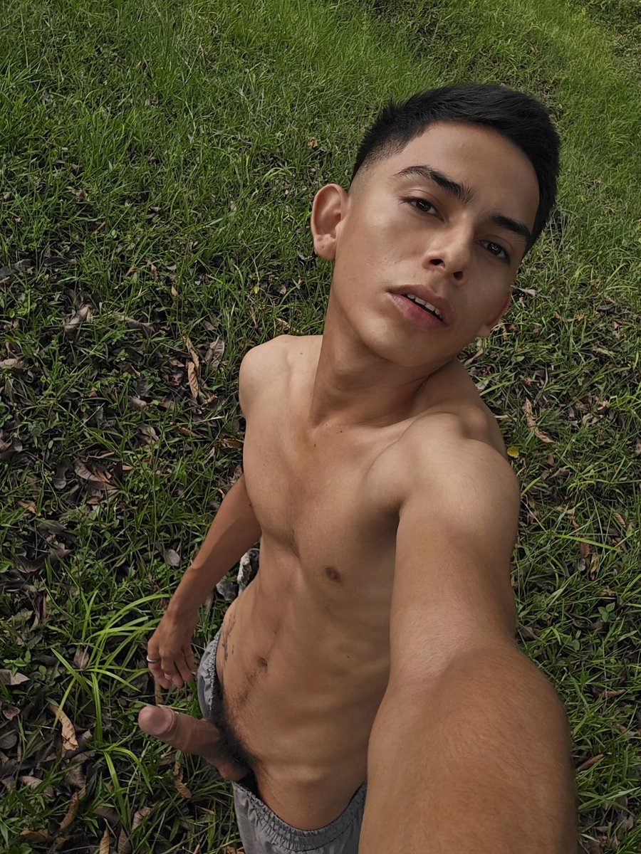 babyjos21's tweet photo. Que arias si me encuentras  asi en el monte?🍆🔥💦 https://t.co/1M5jIjE0Ox