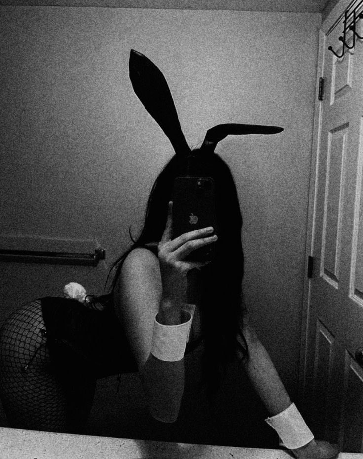 slxtyredfield's tweet photo. whoโs tryna fuck this bunny ~. . .
#sexroll #claireredfield #RERP #mvrp #capcomrp
#seductivesunday https://t.co/5Wx2YUiMVt