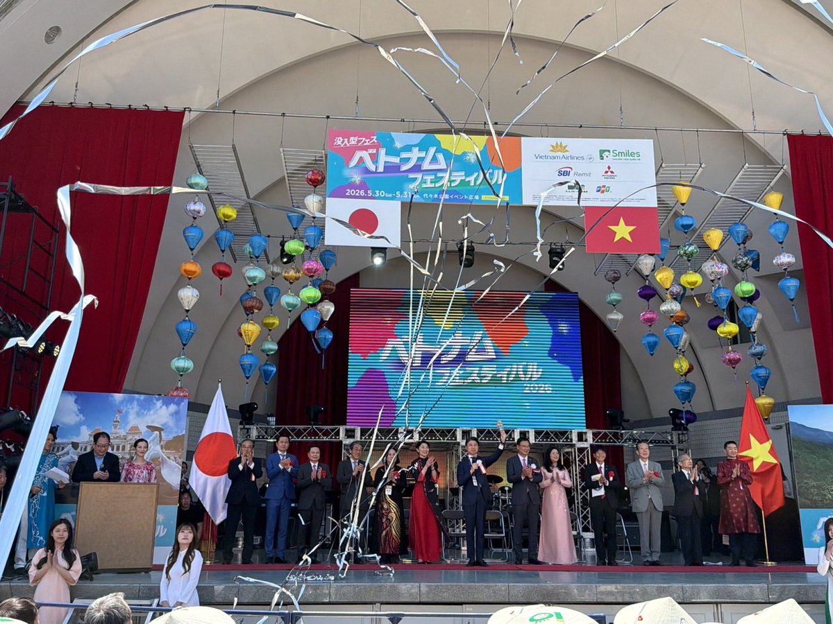 aoyagy's tweet photo. ベトナムフェスティバル2026 🇻🇳
週末2日間、代々木公園がベトナム一色！天気にも恵まれ、賑わいは最高潮に。ステージ、水上人形劇、120ものブースで「イマーシブベトナム」を実現。
共同委員長として、全ての皆様に心より感謝申し上げます。シンカムオン🙏
#ベトナムフェスティバル #ベトフェス2026 https://t.co/m8kytWbF5x
