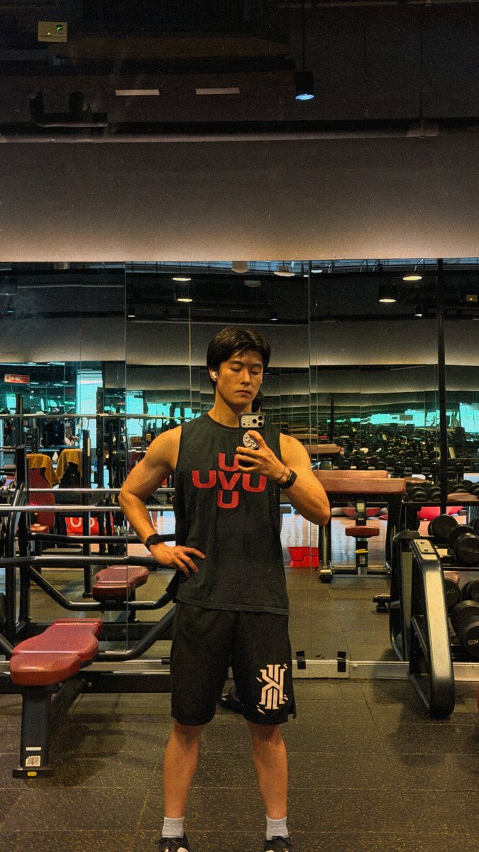 Winner_Tnt's tweet photo. Love the pump 🔥 #WinnerTanatat #gym https://t.co/4tjpq9diPe