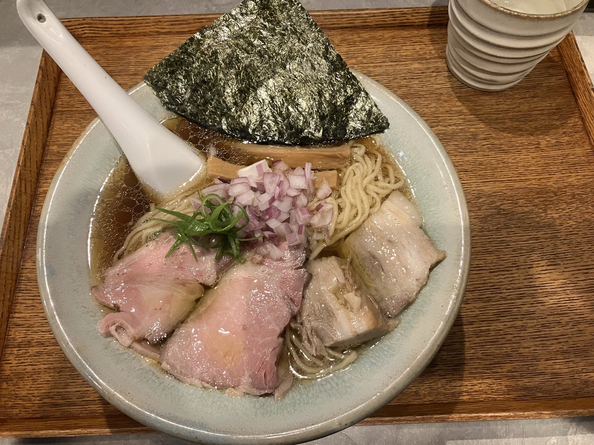osakadszz's tweet photo. 大森駅から少し離れたラーメン屋青麦さん
食べログ検索すると周辺で1番点数もいい☝️いざ訪問。スッキリした味わいでチャーシューも低温調理なのか旨い‼️
店内も綺麗なので気持ちもいい
ご馳走様でした。
#青麦
#大森ラーメン
#大森ランチ
#大森グルメ https://t.co/lyzQfE97V1