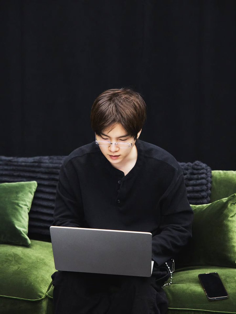 𝐒𝐔𝐆𝐀 𝐏𝐔𝐁𝐋𝐈𝐂𝐈𝐒𝐓 tweet media