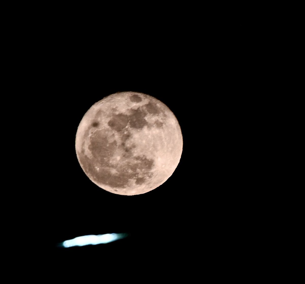 FJavierDuarteF1's tweet photo. "Luna azul "2a.luna de mayo! @Karina_BarrazaV @tadeolopezrojas @kioscomayor @elchiltepin @salvadoravilaco @dparra001 https://t.co/YTKzzK3GUH