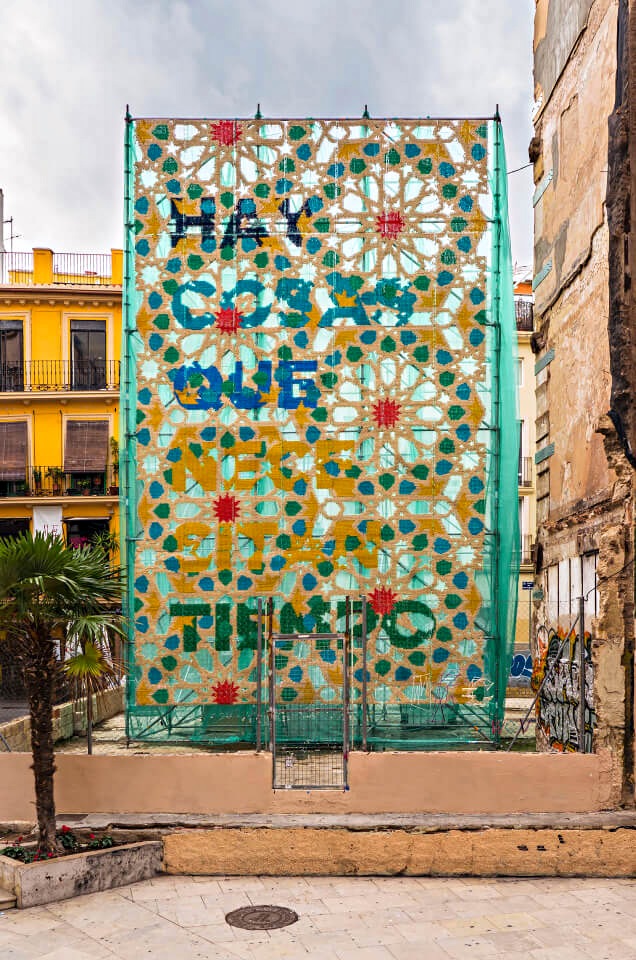 womensart1's tweet photo. Spanish artist Raquel Rodrigo from Valencia creates stitched street art #WomensArt https://t.co/Xq5mQ4yOc0