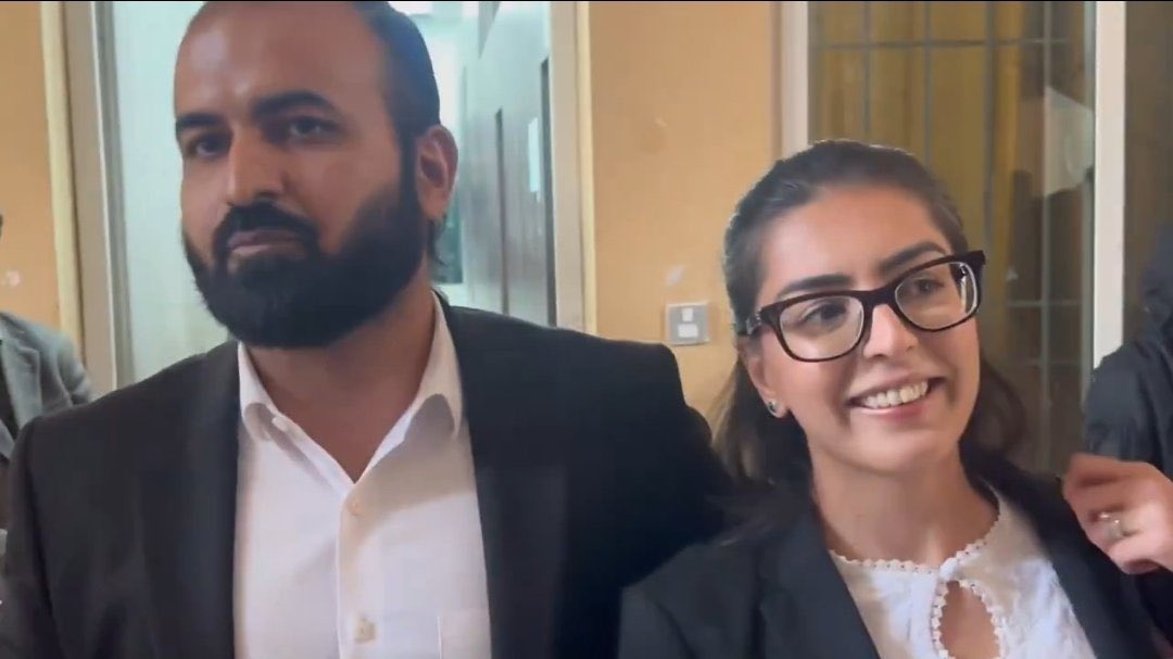AsadAToor's tweet photo. 🚨🚨#BREAKING: Even after the 14 days deadline given by the #SupremeCourt crossed, State appointed prosecution team seeks adjournment in #Pakistan’s most prominent human rights defenders @ImaanZHazir & @AdvHadiali sentence suspension application on a frivolous ground that three member prosecution team is not available, one is in Lahore and the other is in Chief Justice Sarfraz Dogar’s court. Justice Azam Khan adjourned the hearing for Thursday, 4th of June.