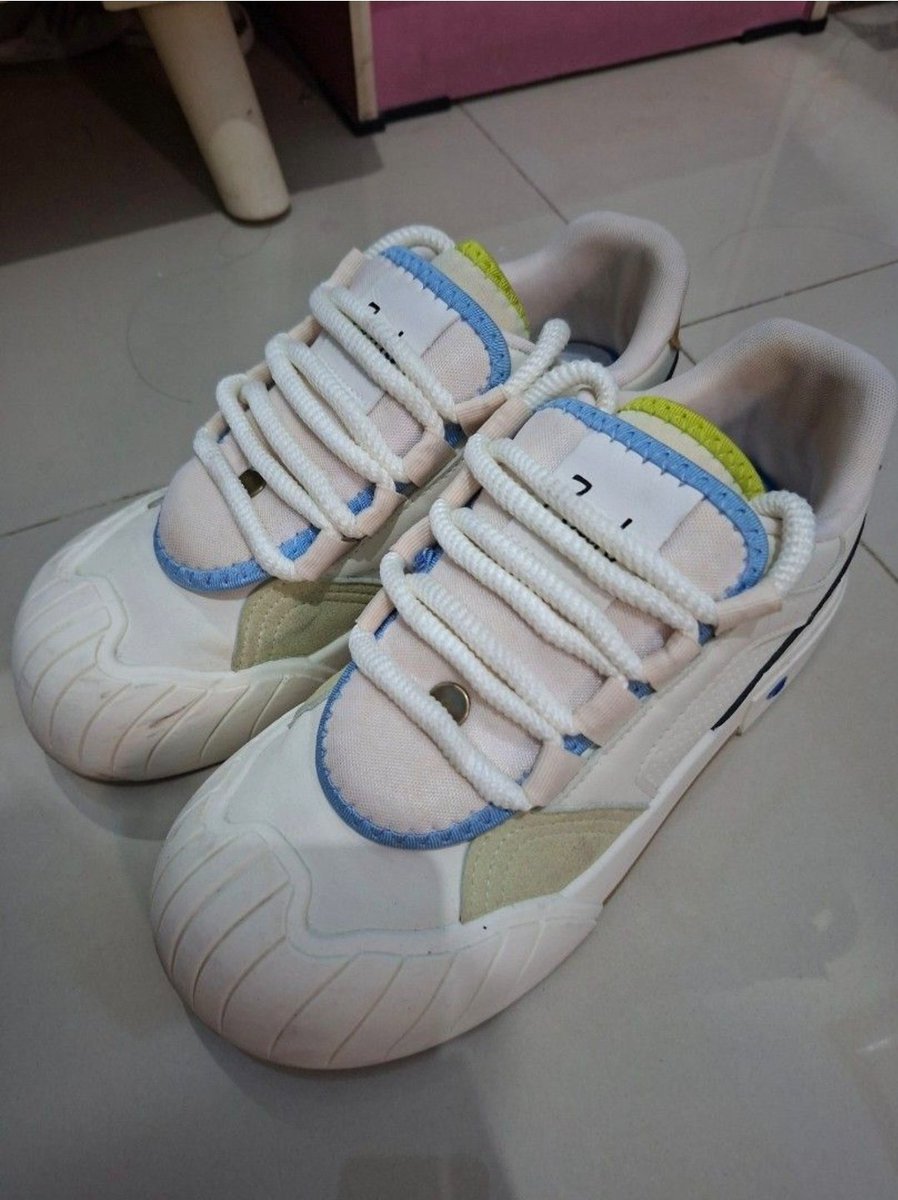 chamillest's tweet photo. want to sell ♡!
sneakers (size 40) — in good condition

IDR 52.000 dom jatim. available 🍊 (inc admin)

- agak sedikit kotor bagian sol putihnya, but dbersihin pas mau dikirim ya https://t.co/oxN24CNEkq