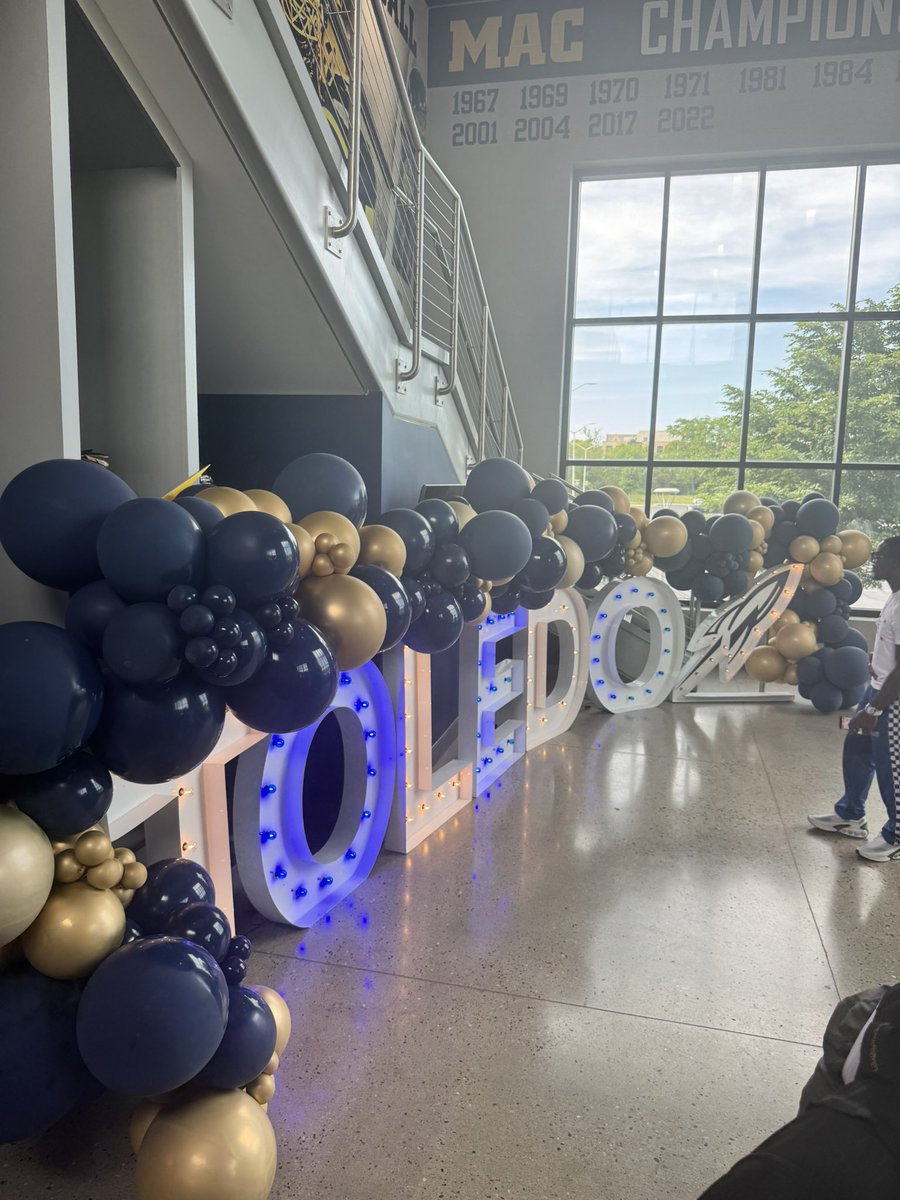 julian_sease's tweet photo. Enjoyed getting out to Toledo today. Thank you Coach Pelton @KadePelton for taking the time to connect and share more insight about the program. #RocketUp 🚀 https://t.co/pdY2ndWaID