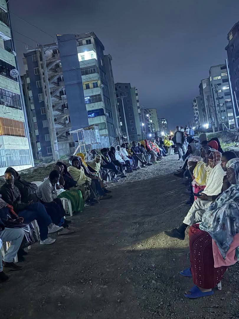 AmnAddis's tweet photo. Residents of Addis Ababa have turned out in droves across all polling stations, lining up well before opening hours, and have now begun casting their ballots.@AdanechAbiebie

https://t.co/6o2yowQ5vX https://t.co/IJVzPj18Gd