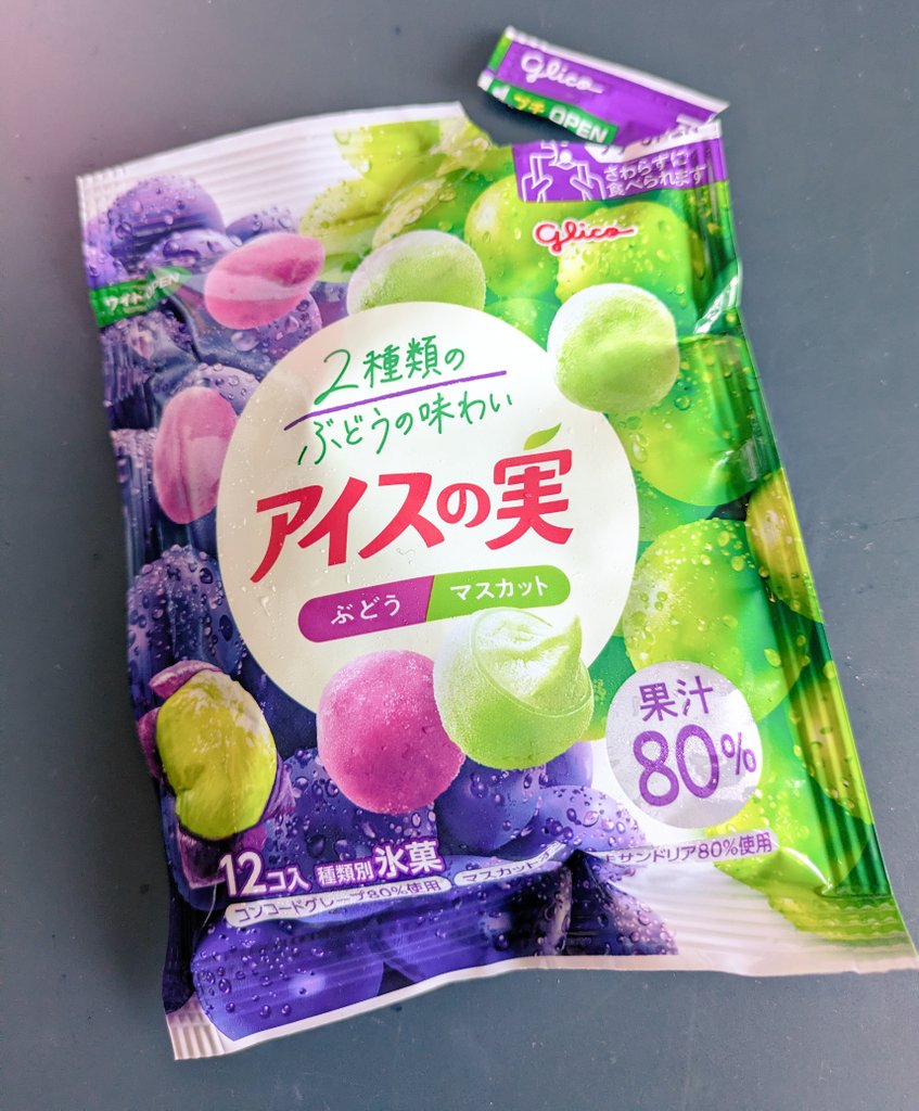 inanora's tweet photo. 本日の社内差し入れ。久々に食べた。昔から「1個が大き過ぎじゃね？ちべたくて口の中で溶かせないんだが」と思ってたけど、意外と普通に食べられた。美味しい。 https://t.co/MbC46QaLz4