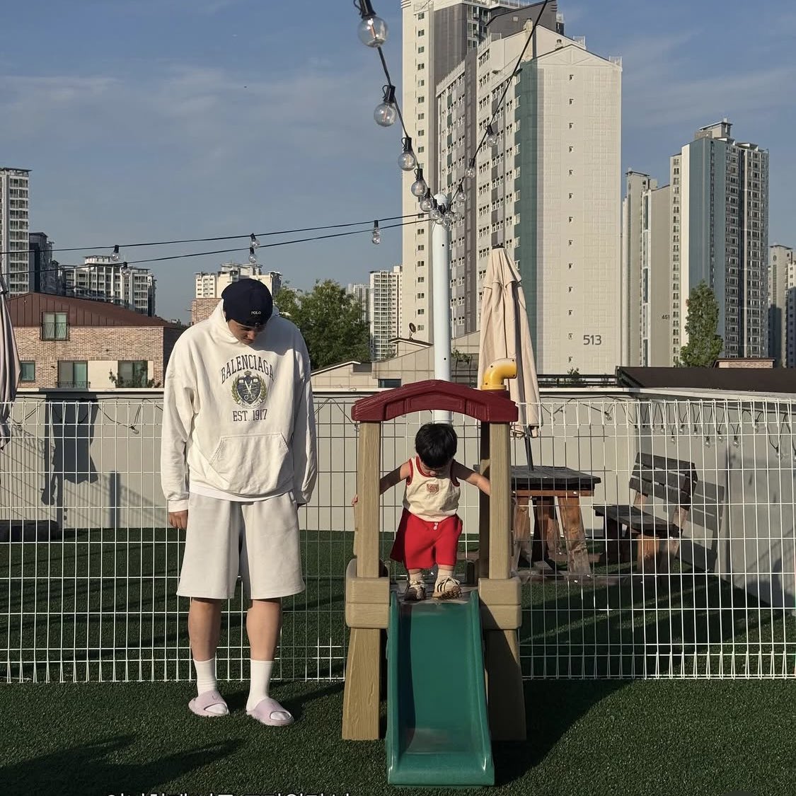 luckyfor_429's tweet photo. 애기가 있는곳엔 언제나 히진이 있다 https://t.co/yOUfw6GkRK