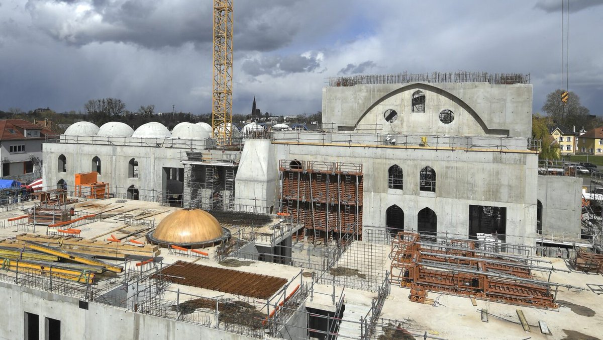AquilaReport's tweet photo. Muslim Countries Build Mosques in the West While Persecuting Christians at Home
Construction of Islamic worship centers funded by Turkey, Qatar, and Iran has been welcomed by Western politicians eager to court the Muslim immigrant vote.
https://t.co/gYtdU5fMxr https://t.co/ABzoqC7Gz5
