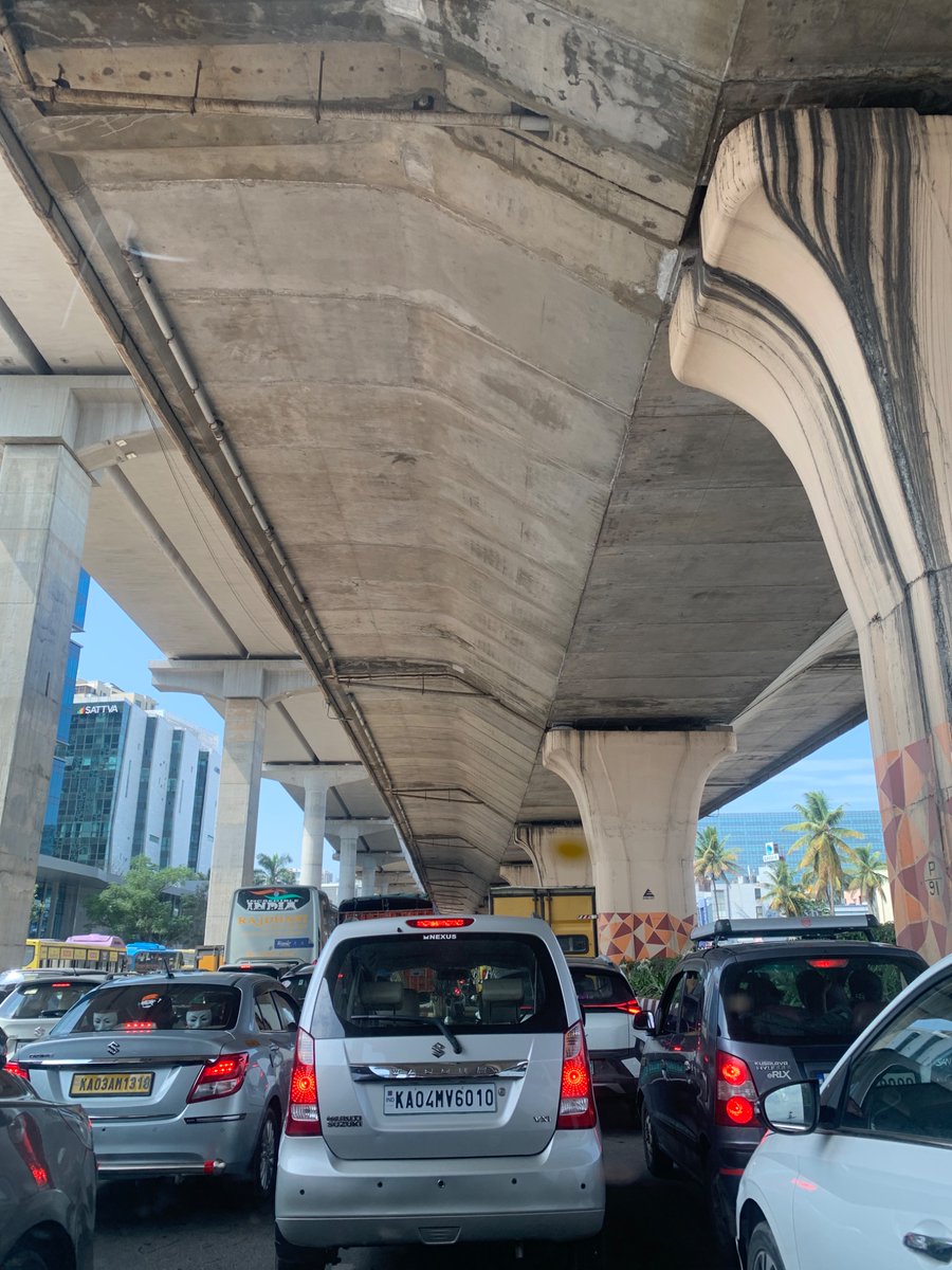 sunihani's tweet photo. Thanks @blrcitytraffic for blocking hebbal flyover for VIP movement look at traffic it’s zero traffic …public are really blessed.@DKShivakumar before cm only this is the situation 
#rcb #bengaluru https://t.co/fHQC1lNulf