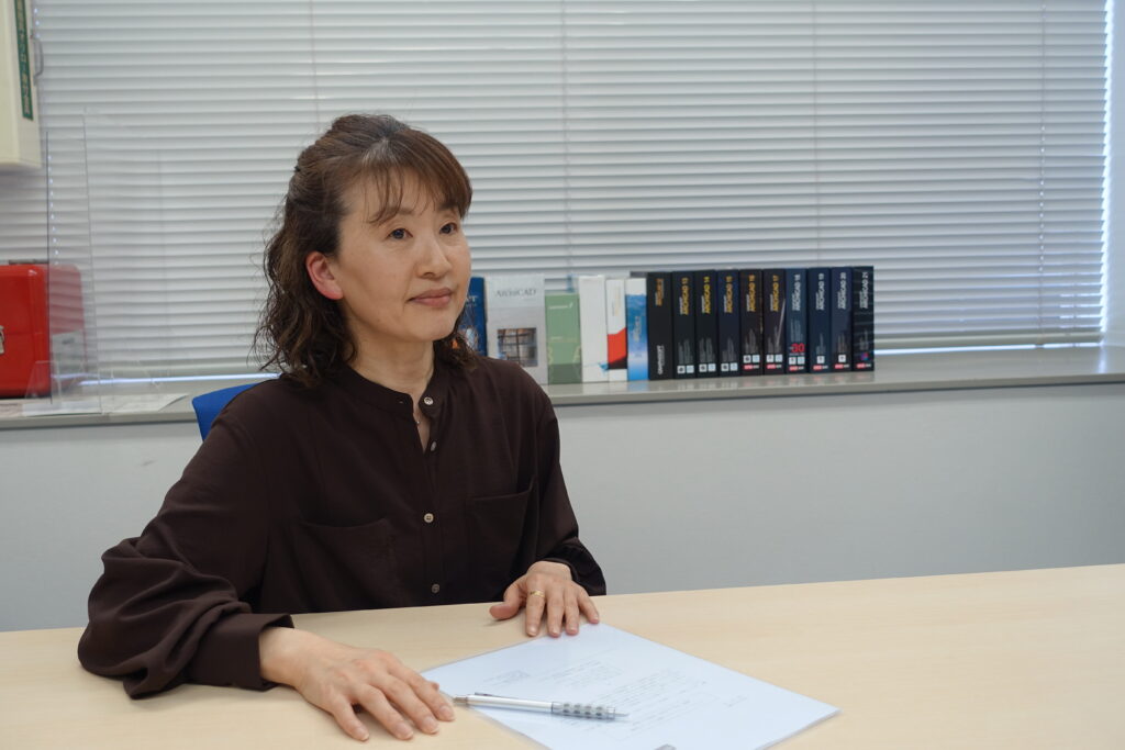 GraphisoftJapan's tweet photo. グラフィソフトのArchicadオンラインスクールBIM Classesの講師の方々の7回にわたる連載Vol2は、Atelier-NAGIを主宰する奈木紀子さん。「過程を大切に」と語る奈木さんのArchicadとの向き合い方をお伺いしました。https://t.co/y8CEhnByQs https://t.co/krss7unBnc
