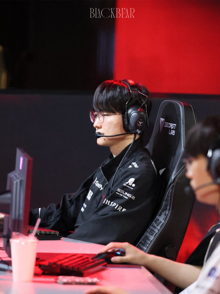 Onerrrrr___'s tweet photo. 260530 | 𝙏1 𝙫𝙨 𝘽𝙁𝙓 𝙋𝙧𝙚𝙫𝙞𝙚𝙬

게임 준비하는 페이커 🐱

#Faker #페이커 #T1 https://t.co/WtPMtJtixh
