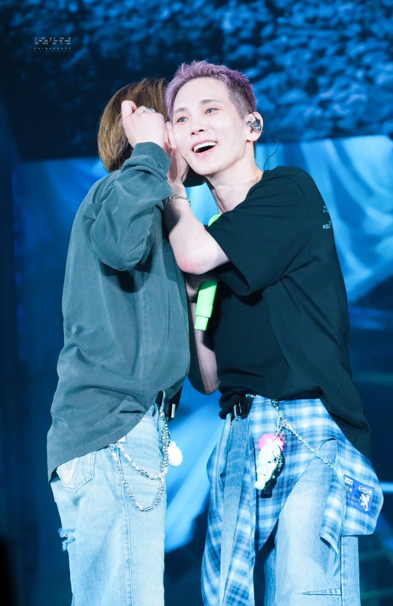 yijingki's tweet photo. they dont know what personal space is https://t.co/uuw2PoBD25