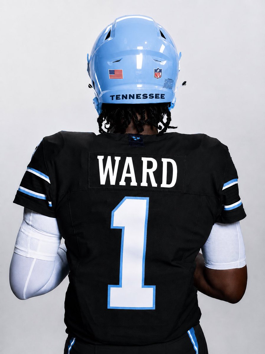 ChampagneKobe1's tweet photo. Titans in black?? 🥶🥶

#titanup https://t.co/n9NvDPw5w9