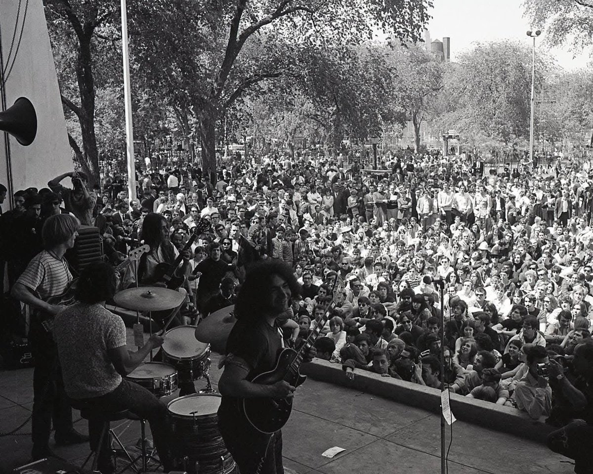CPapasergio's tweet photo. On this day in 1967, the Grateful Dead made their debut in the concrete jungle of New York City with a free afternoon concert in Tompkins Square Park
📷 Newsday LLC and Fred McDurrah https://t.co/uueisrBFPz