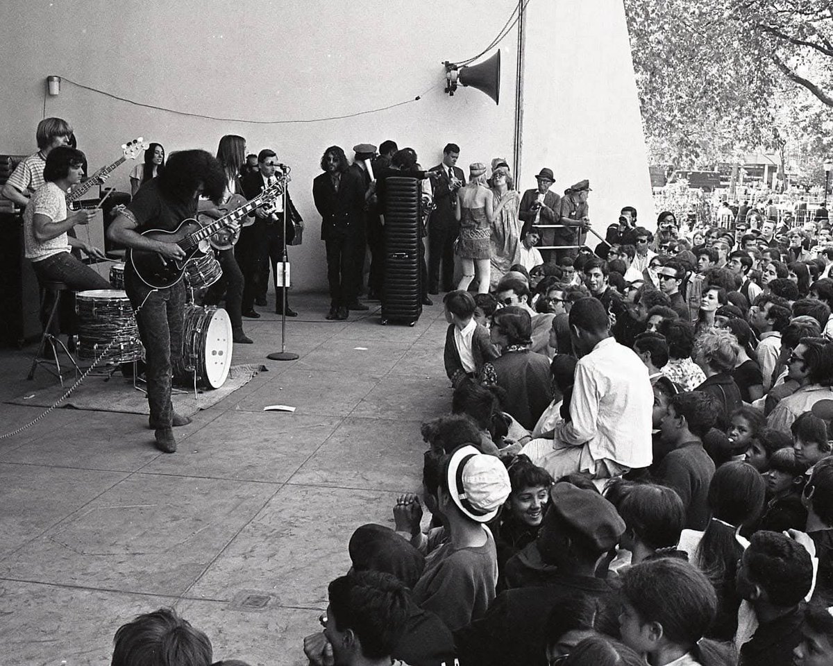 CPapasergio's tweet photo. On this day in 1967, the Grateful Dead made their debut in the concrete jungle of New York City with a free afternoon concert in Tompkins Square Park
📷 Newsday LLC and Fred McDurrah https://t.co/uueisrBFPz