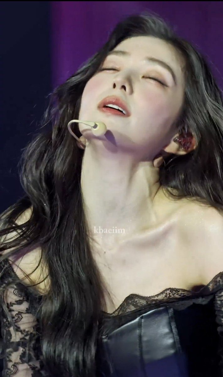 mlm0I0's tweet photo. I can't believe Irene said the sexy concept doesn't suit her. https://t.co/D7odvJYlnK