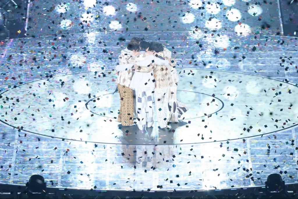 honobono_1028's tweet photo. 最高のラストライブをありがとう

重なり合うこの瞬間に 心からありがとう
忘れないでいよう https://t.co/N3mUo1duZG