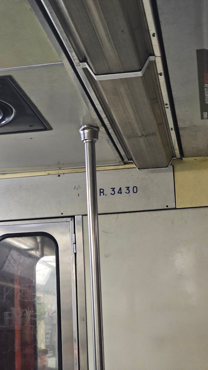 mafedien's tweet photo. @MetroCDMX nuevamente linea tres y los vagones sin ventiladores. https://t.co/78jbE2qIWZ