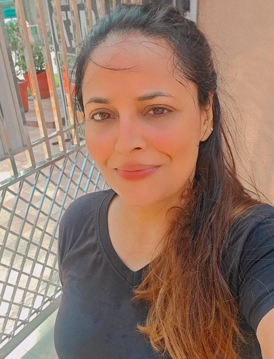 bronz_O_Genius's tweet photo. New month...🌺 New goals...🤘 
Endless possibilities. ✨🙌

Happy June 🎉🥳 
#mondayworkout 🏋️🤩 https://t.co/qJln4qg680