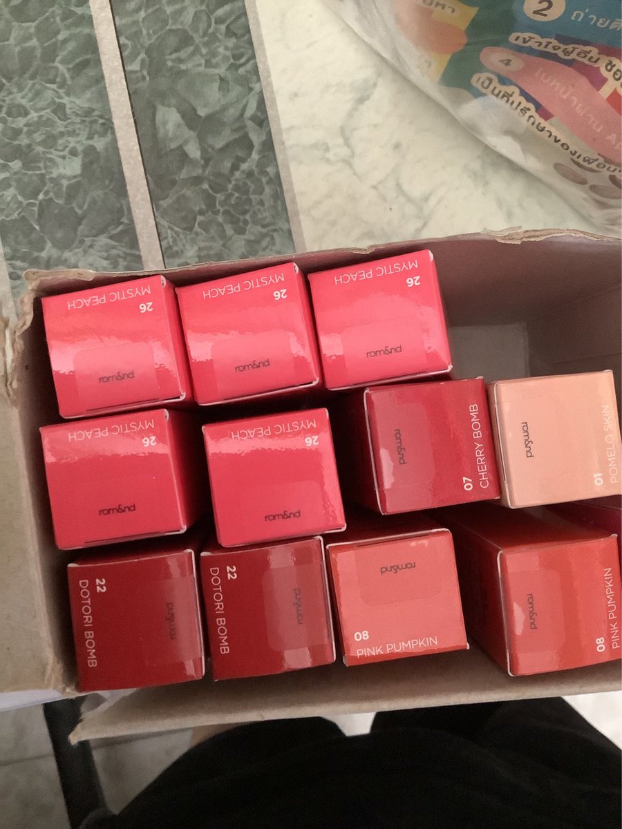 bemymelonlee's tweet photo. พร้อมส่ง rom&amp;nd 💖✨

บรัชกลม 160.-
-สี Bare Grapes 🍇 (แถมกลิตเตอร์)

ลิป 150.-
- เบอร์ 1,8,7,26 

บลัชออนกลมแก้มใสสุดคิวท์ เนื้อเจลฉ่ำวาว💖

#ตลาดนัดRIIZE #พรีออเดอร์เกาหลี #ตลาดนัดเอสป้า #ตลาดนัดเด็กหลง #ตลาดนัดอากาเซ่ #ตลาดนัดบัส #ตลาดนัดบังทัน #BTS_ARİRANG #ตลาดนัดลีน่าหมิว https://t.co/3Co15rsPp0