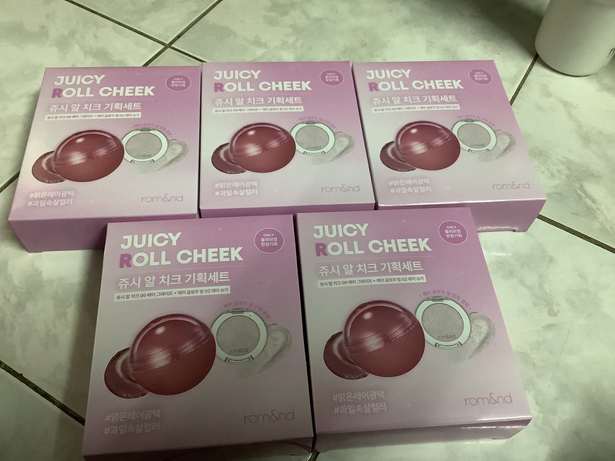bemymelonlee's tweet photo. พร้อมส่ง rom&amp;nd 💖✨

บรัชกลม 160.-
-สี Bare Grapes 🍇 (แถมกลิตเตอร์)

ลิป 150.-
- เบอร์ 1,8,7,26 

บลัชออนกลมแก้มใสสุดคิวท์ เนื้อเจลฉ่ำวาว💖

#ตลาดนัดRIIZE #พรีออเดอร์เกาหลี #ตลาดนัดเอสป้า #ตลาดนัดเด็กหลง #ตลาดนัดอากาเซ่ #ตลาดนัดบัส #ตลาดนัดบังทัน #BTS_ARİRANG #ตลาดนัดลีน่าหมิว https://t.co/3Co15rsPp0