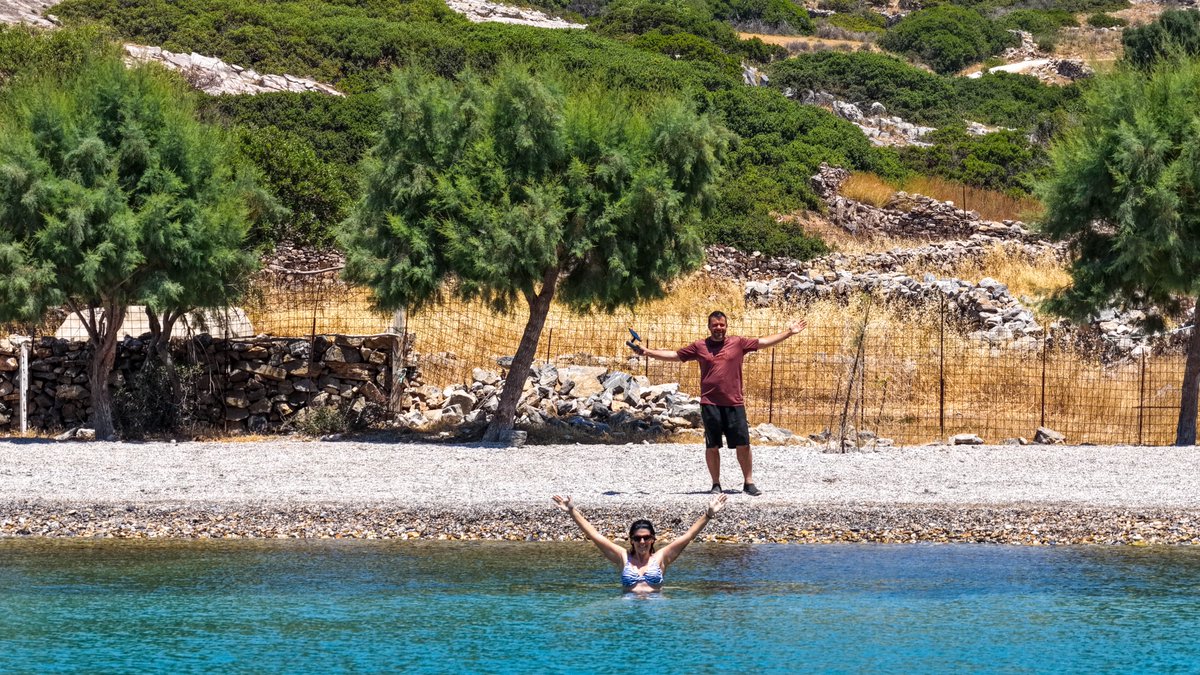 HappyTravelergr's tweet photo. ☀️Χρόνια πολλά για σήμερα που είναι του Αγίου Πνεύματος. Καλημέρα, καλό μήνα και καλό καλοκαίρι με πολλά ταξίδια! 

Φύγαμε για Αγαθονήσι; Δείτε όλο το επεισόδιο: 
https://t.co/9mAnLaM758

#HappyTraveller #Αγαθονήσι https://t.co/vPOzBm8Khq